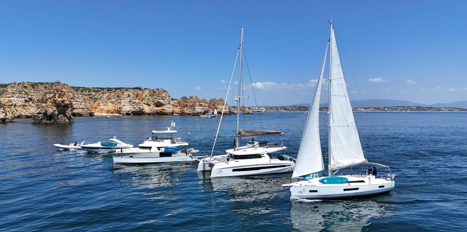 Passeio de barco às grutas de Lagos